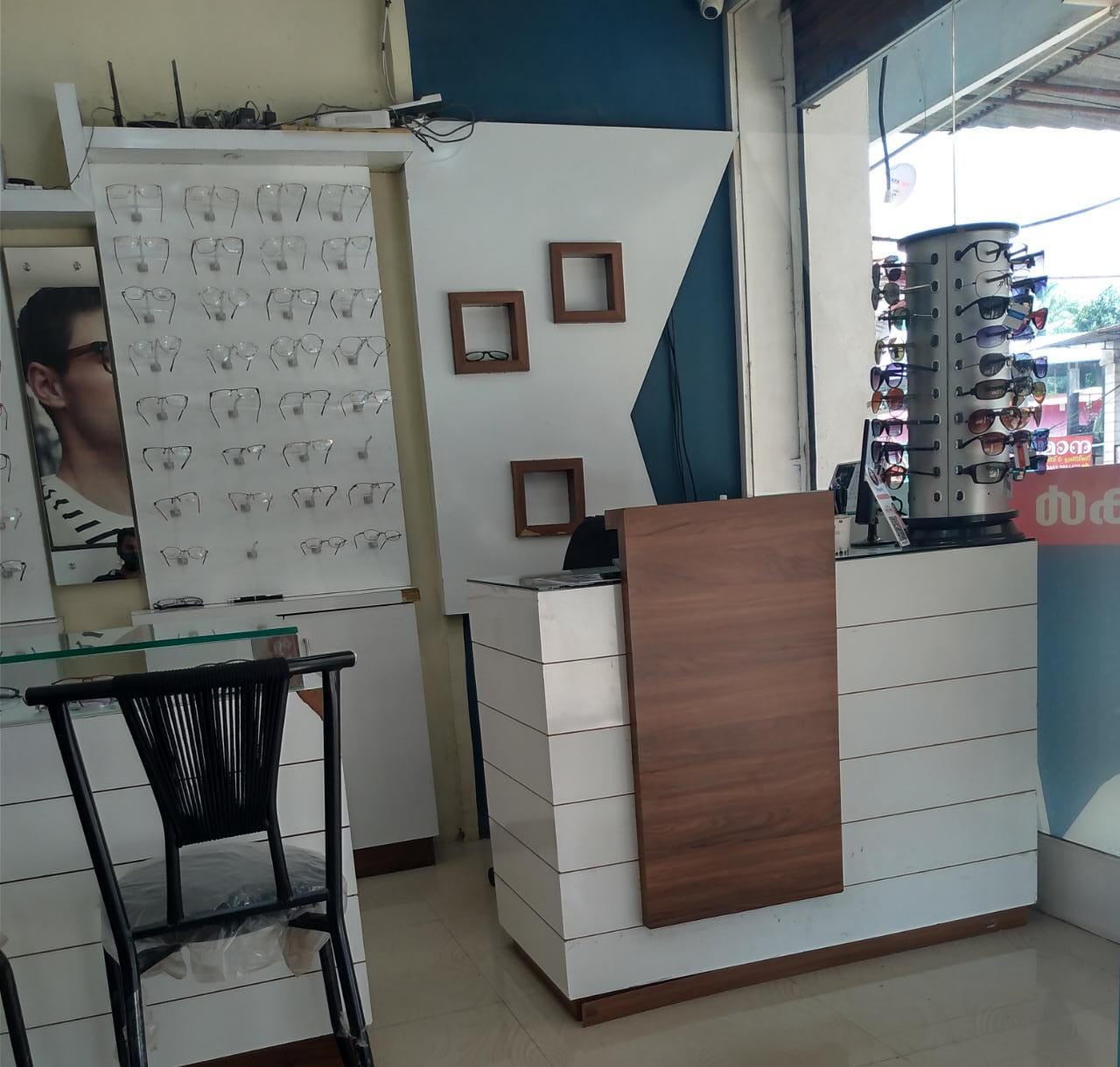 AL SHIFA OPTICS AND EYE CLINIC AREEKODE